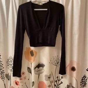 😈 Saucy low cut Aritzia cropped long sleeve 😈